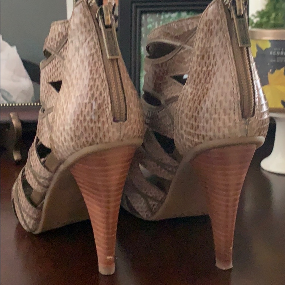 Kenneth Cole Pumps - Picture 4 of 4